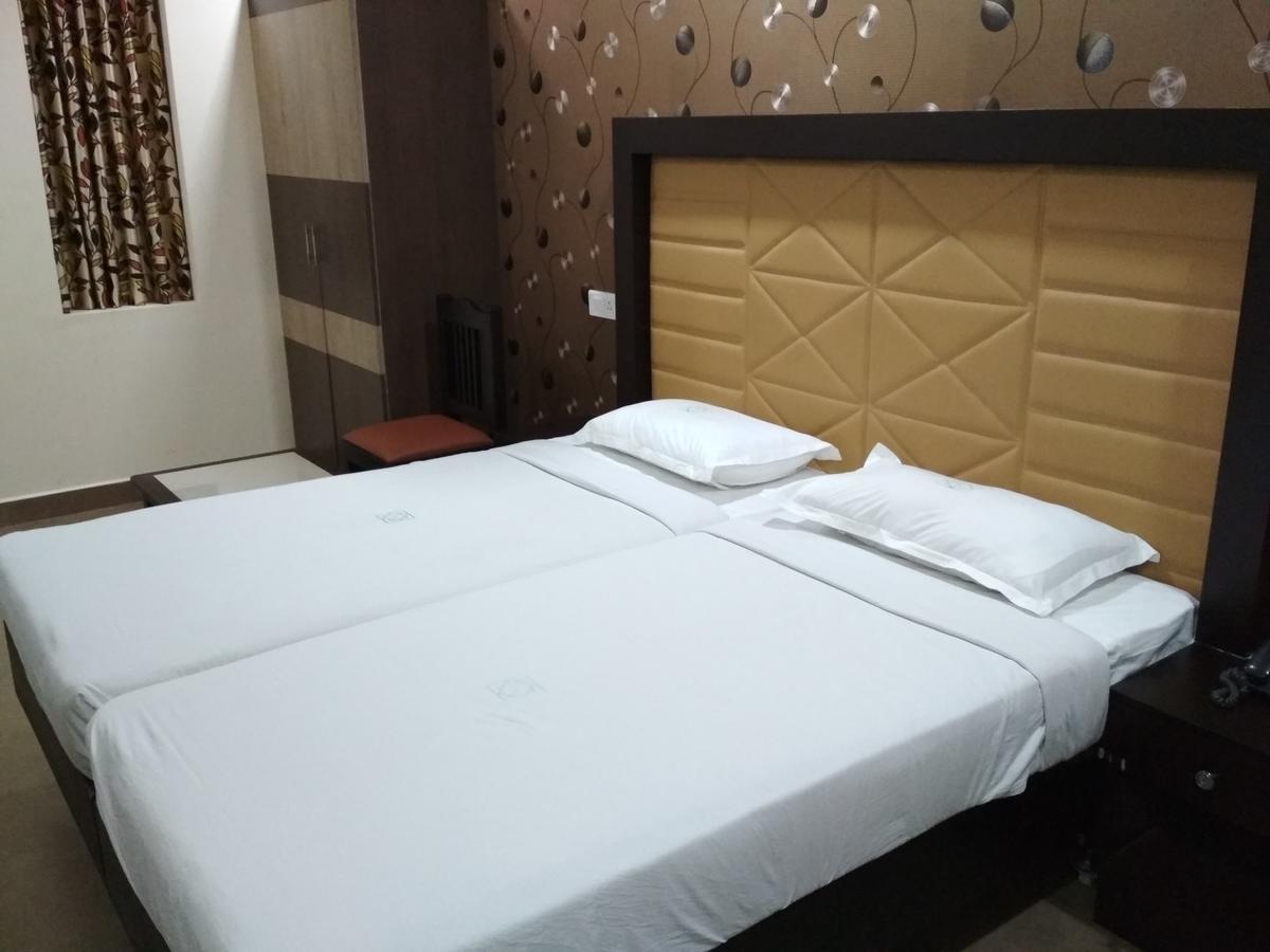Hotel Rukmini Alwaye Extérieur photo