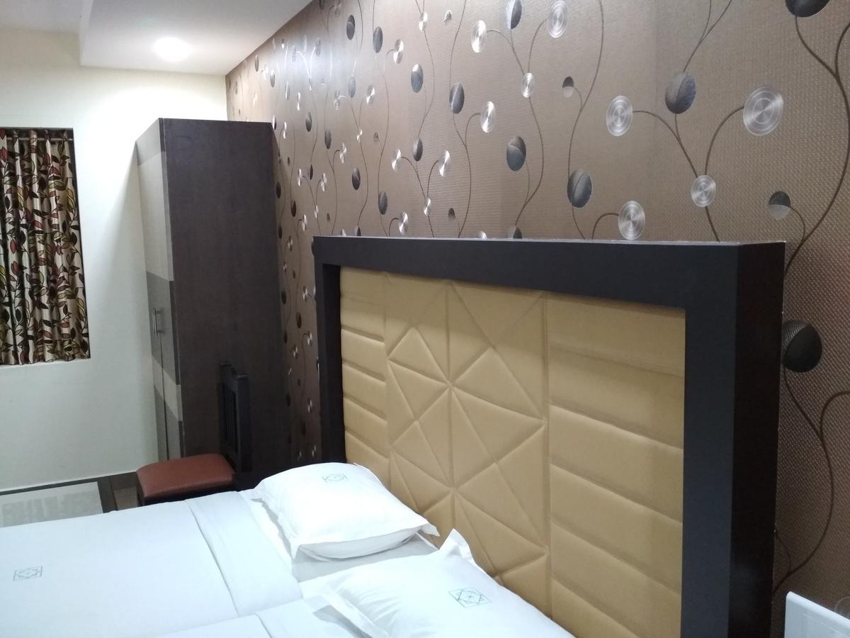 Hotel Rukmini Alwaye Extérieur photo