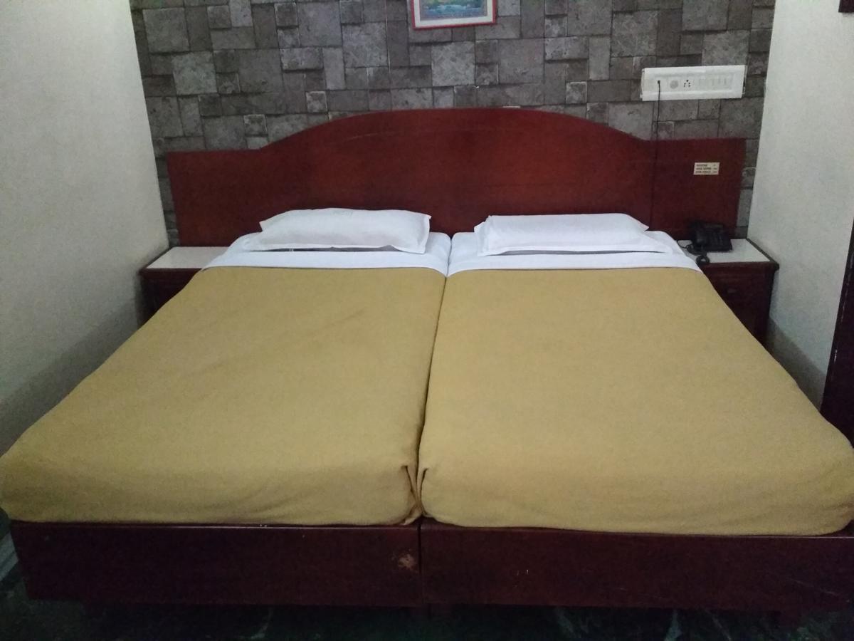 Hotel Rukmini Alwaye Extérieur photo