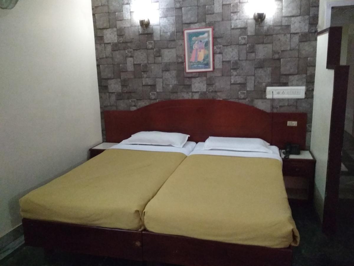 Hotel Rukmini Alwaye Extérieur photo